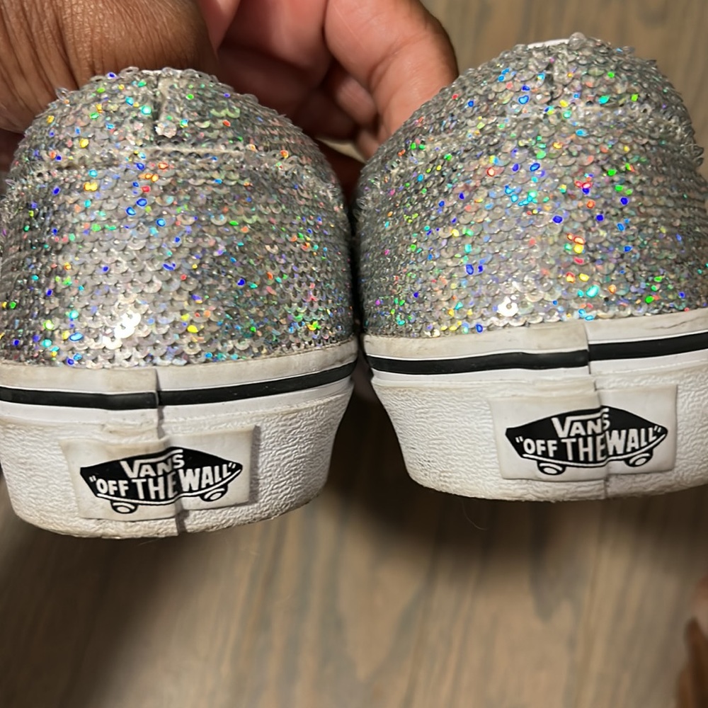 Vans - Picture 2 of 5